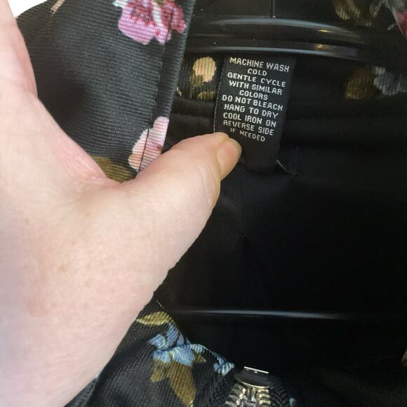 Rue 21 Black Floral Bomber Jacket Mock Neck Sleeve Stripes Size M Full Zip - Picture 5 of 9